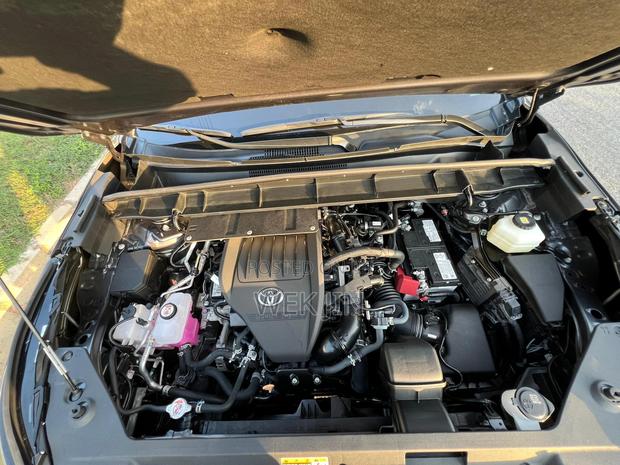 New Toyota Highlander LE AWD 2024 Gray · Photo 4