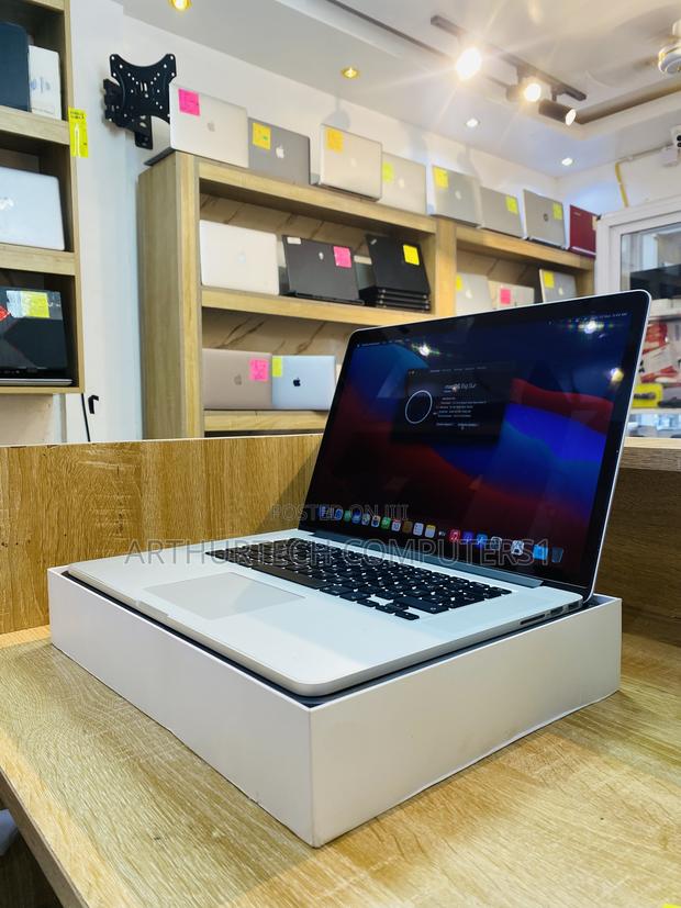 New Laptop Apple MacBook Pro 2015 16GB Intel Core I7 SSD 256GB · Photo 2