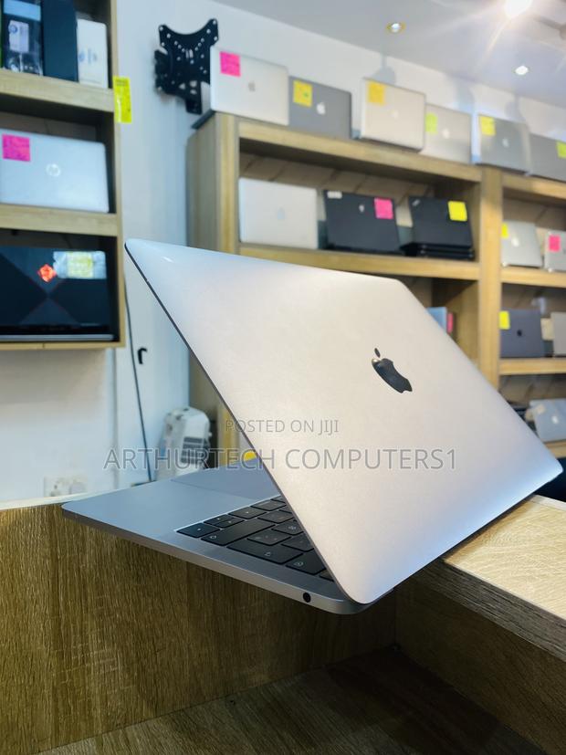 Laptop Apple MacBook Air 2017 16GB Intel Core I7 SSD 256GB · Photo 3