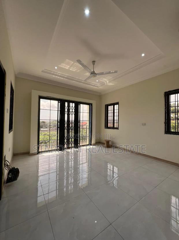 3bdrm Duplex in North Legon for rent · Photo 5