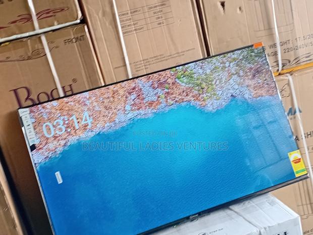 Immersive 55-Inch Smart Flat Screen Ideal for Movies, Sports, Gaming · Photo 1
