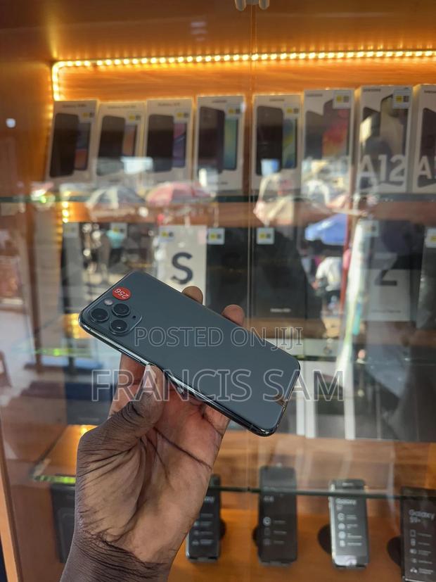 Apple iPhone 11 Pro 256 GB Green · Photo 3