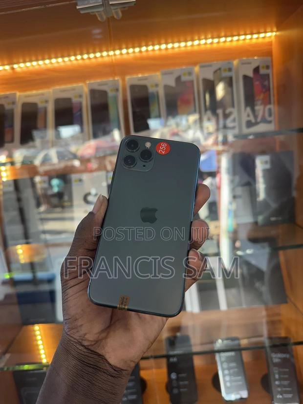 Apple iPhone 11 Pro 256 GB Green · Photo 5