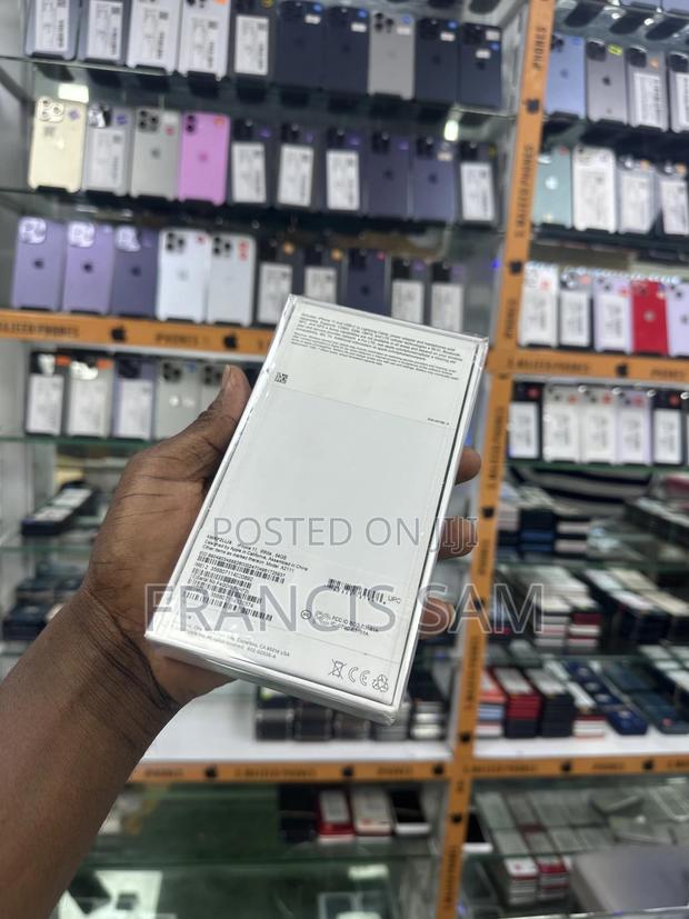 New Apple iPhone 11 64 GB White · Photo 4