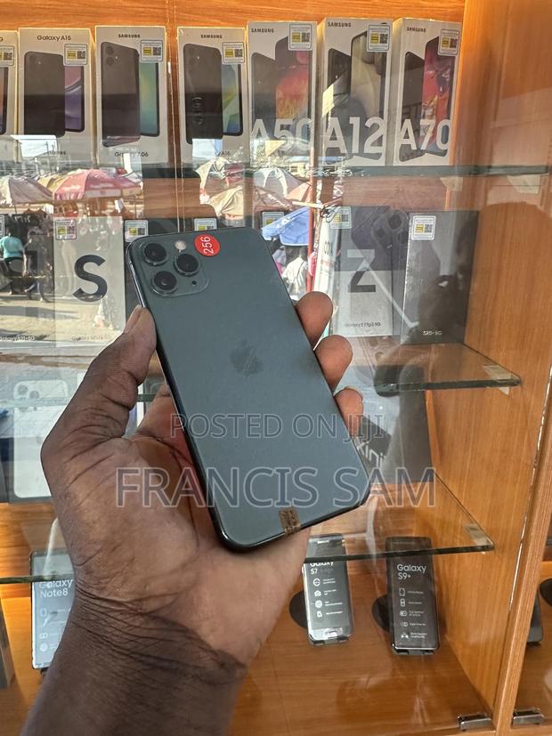 Apple iPhone 11 Pro 256 GB Black · Photo 3
