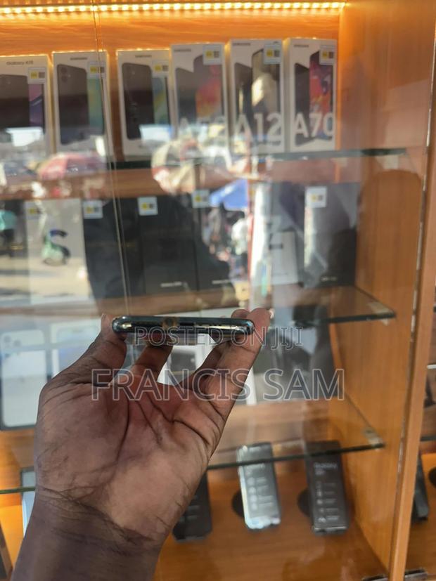 Apple iPhone 11 Pro 256 GB Black · Photo 4