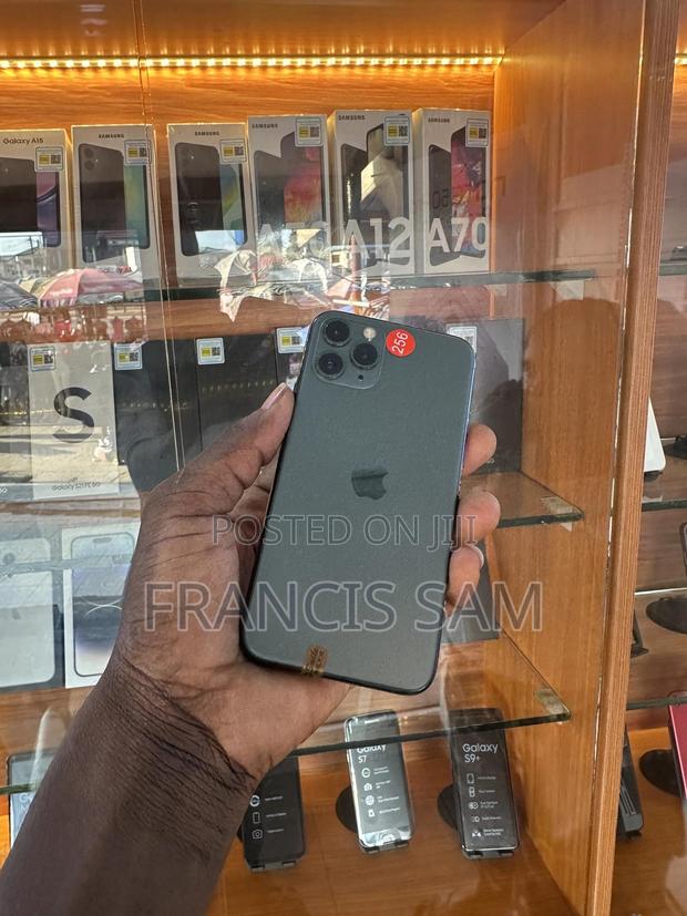 Apple iPhone 11 Pro 256 GB Black · Photo 1