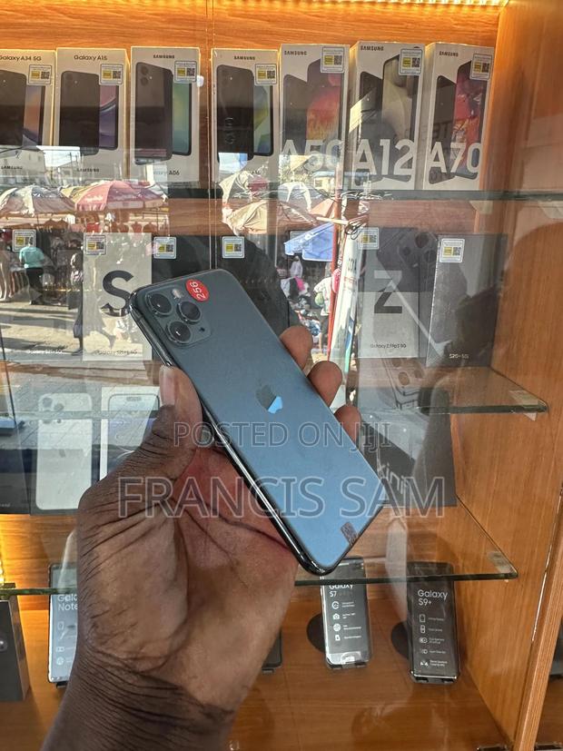 Apple iPhone 11 Pro 256 GB Black · Photo 5
