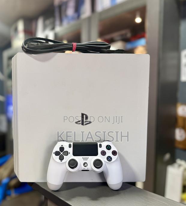 White Ps4 Pro 1tb · Photo 4