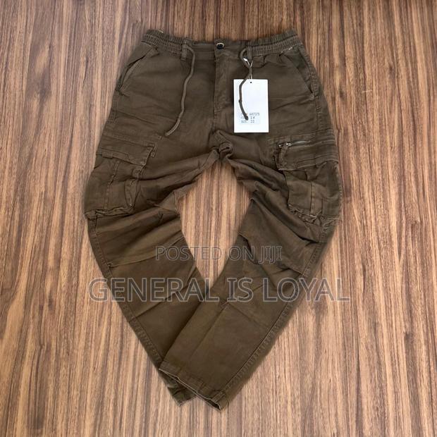 Long Pant Side Pocket · Photo 1