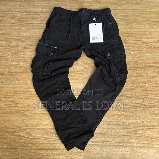 Long Pant Side Pocket · Photo 5