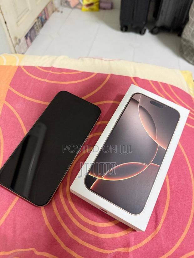 Apple iPhone 16 Pro Max 256 GB Gold · Photo 1