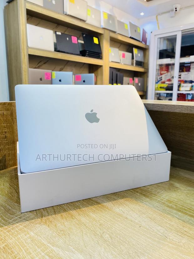 New Laptop Apple MacBook Air 2020 8GB Intel Core i3 SSD 256GB · Photo 3