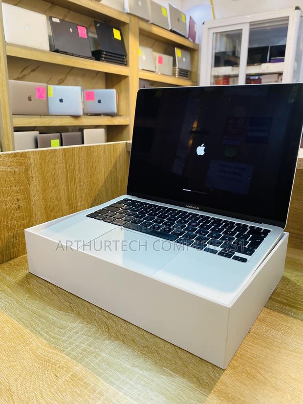 New Laptop Apple MacBook Air 2020 8GB Intel Core i3 SSD 256GB · Photo 2