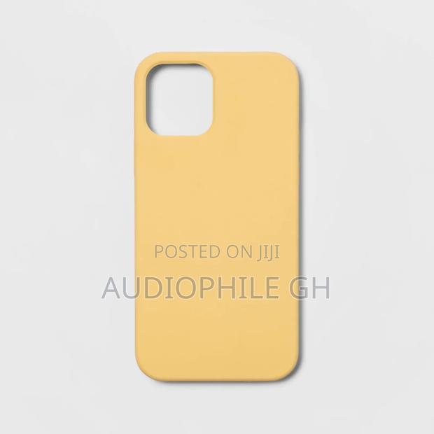 Heyday iPhone 13 Pro Max Silicone Case Yellow With Magsafe · Photo 1