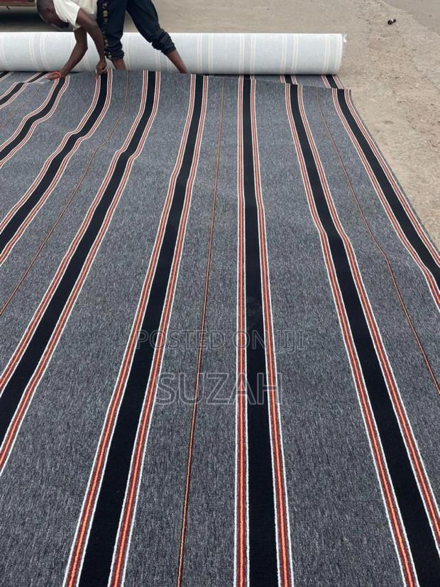 Designer Industrial Woolen Carpet · Photo 1