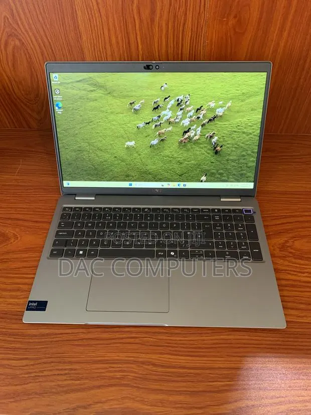 New Laptop Dell Latitude 5550 8GB Intel Core Ultra 5 SSD 256GB · Photo 1