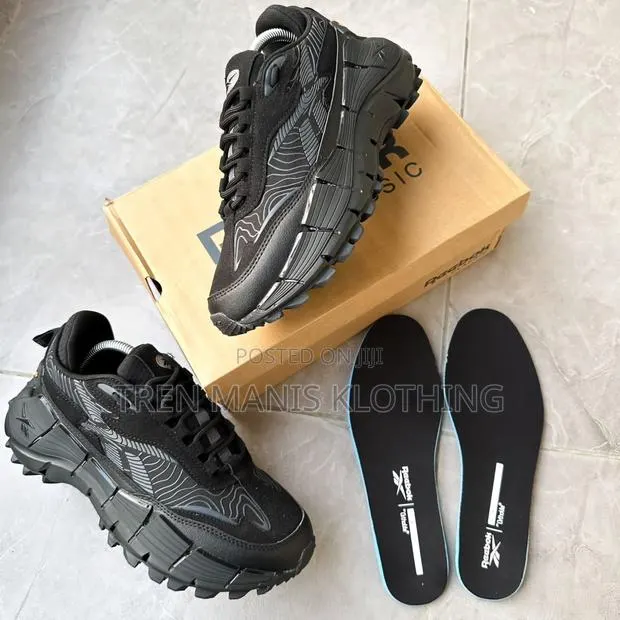 Reebok Sneakers · Photo 1