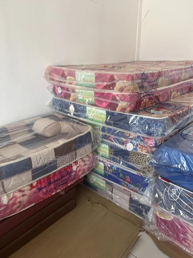 Baby’S Cot Mattress 27” X 25” X6” · Photo 1