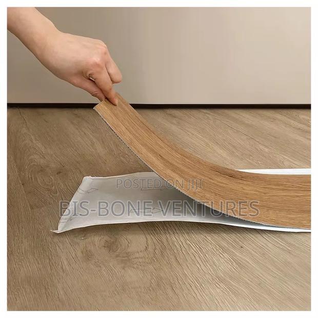 Sticker Flooring (152.4mm X 914.4mm X1.5mm) · Photo 1