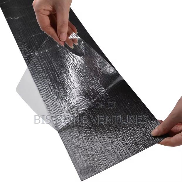 Sticker Flooring (152.4mm X 914.4mm X1.5mm) · Photo 5