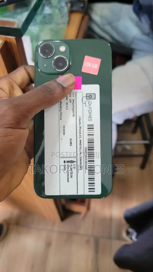 Apple iPhone 13 256 GB Green · Photo 1