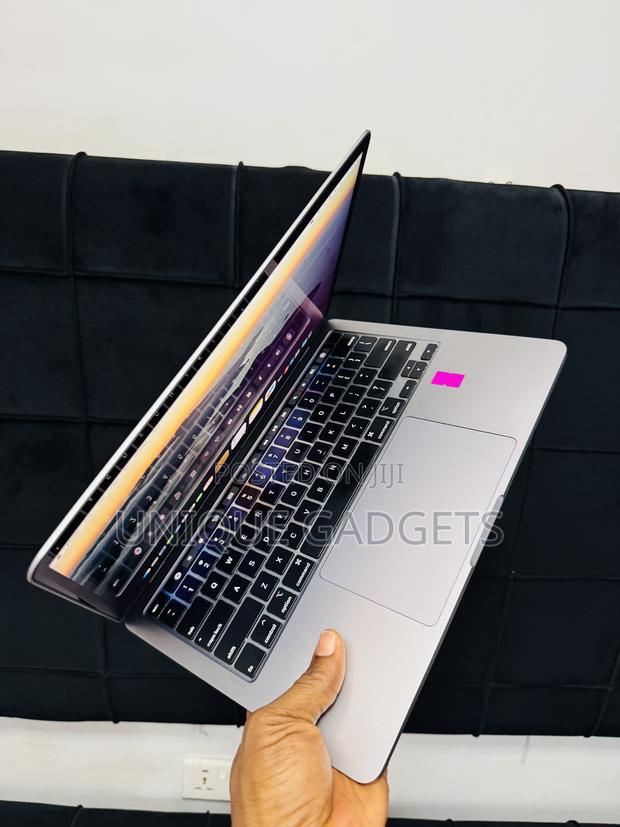 Laptop Apple MacBook Pro 2020 16GB Intel Core I7 SSD 512GB · Photo 3