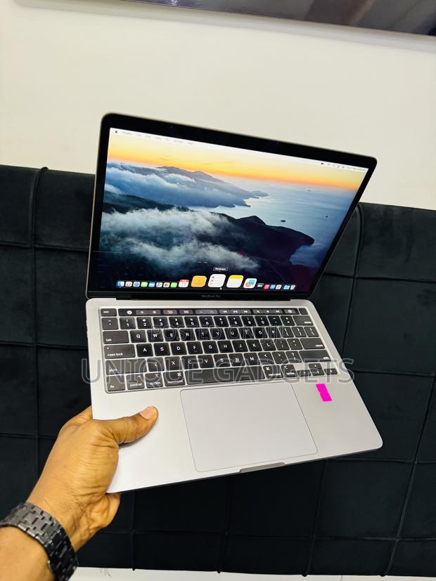 Laptop Apple MacBook Pro 2020 16GB Intel Core I7 SSD 512GB · Photo 2