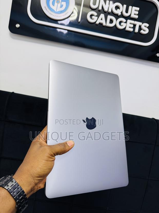 Laptop Apple MacBook Pro 2020 16GB Intel Core I7 SSD 512GB · Photo 4