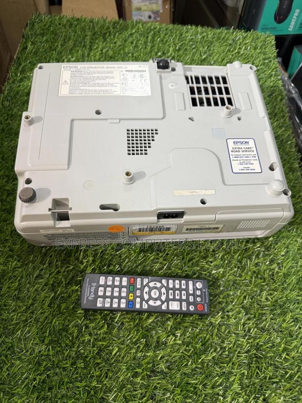Epson Powerlite S5 Conference Room Projector Lumen 2000 · Photo 3