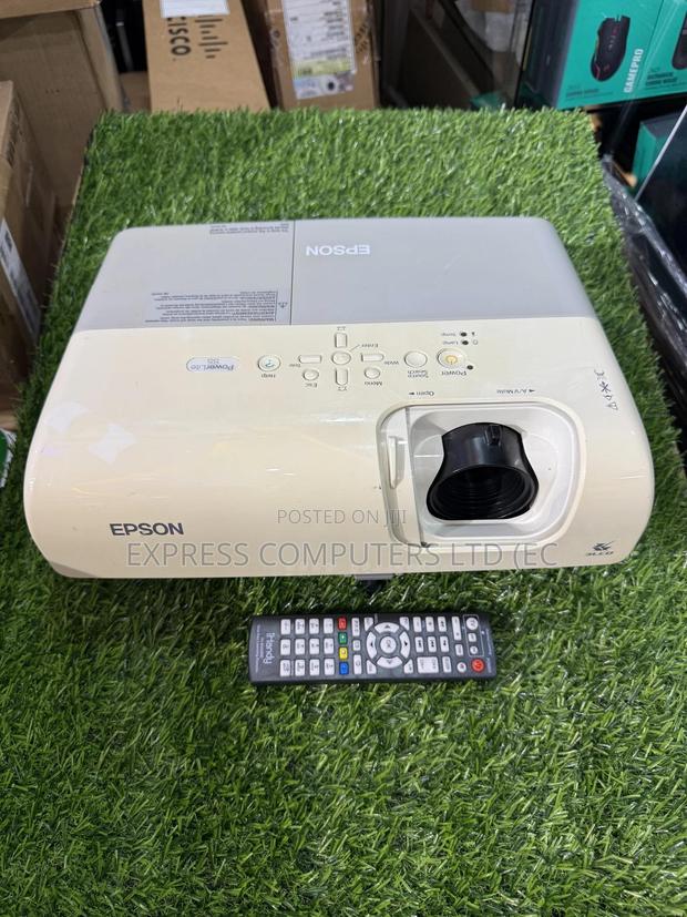 Epson Powerlite S5 Conference Room Projector Lumen 2000 · Photo 2