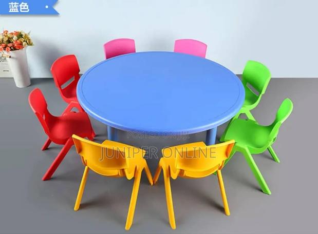 Round Study Table For Kids · Photo 1