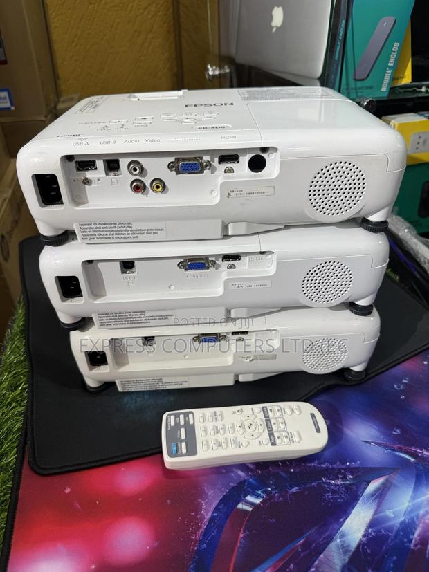Epson Eb-E01 Xga Projector Brightness: 3300lm With Hdmi Port · Photo 3