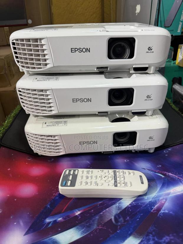 Epson Eb-E01 Xga Projector Brightness: 3300lm With Hdmi Port · Photo 1