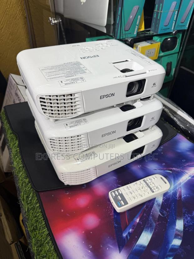 Epson Eb-E01 Xga Projector Brightness: 3300lm With Hdmi Port · Photo 2