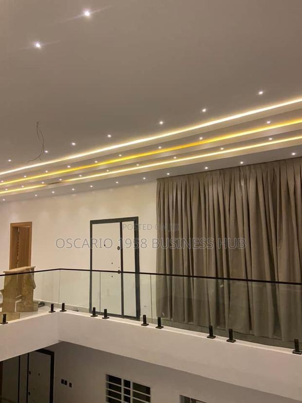 Neatly Designed Curtains for Interior Deco Purposes · Photo 1