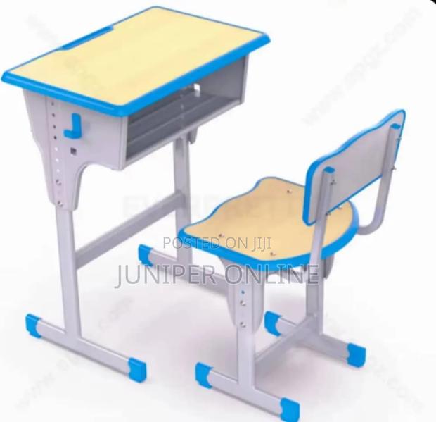 Study Chair and Table Crond · Photo 1