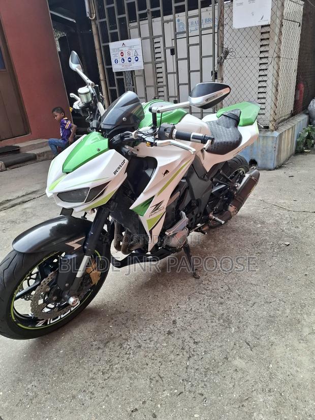 Kawasaki 2019 White · Photo 3