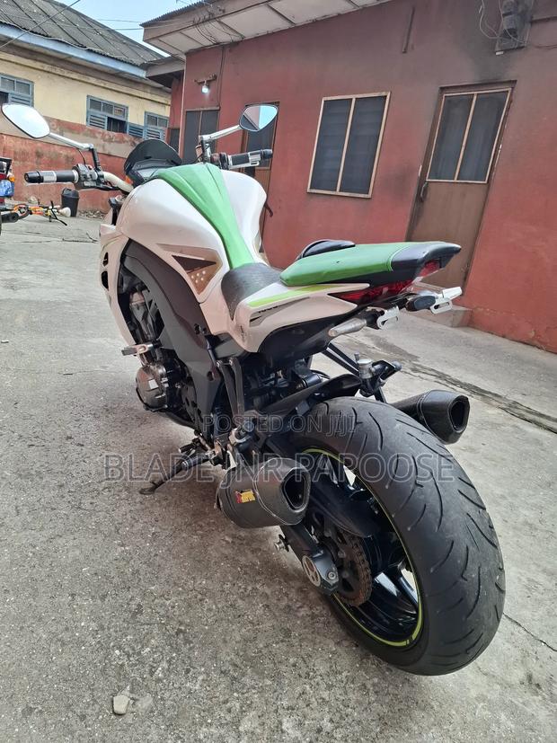 Kawasaki 2019 White · Photo 4
