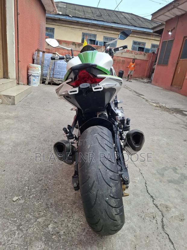 Kawasaki 2019 White · Photo 6