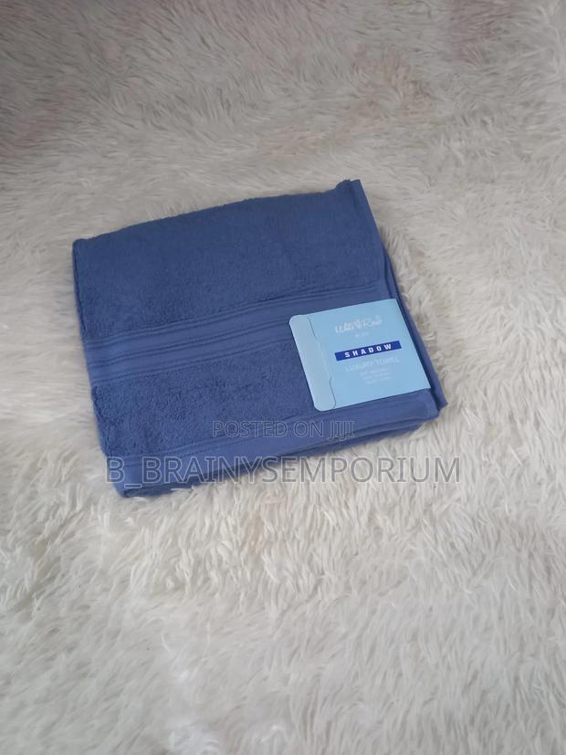 100% Cotton Salon Size Towels · Photo 5