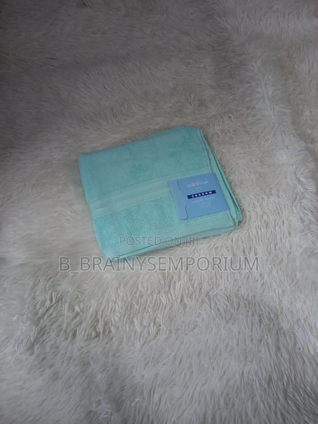 100% Cotton Salon Size Towels · Photo 6