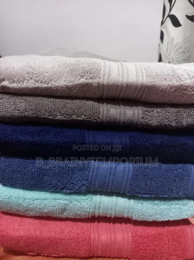 100% Cotton Salon Size Towels · Photo 8