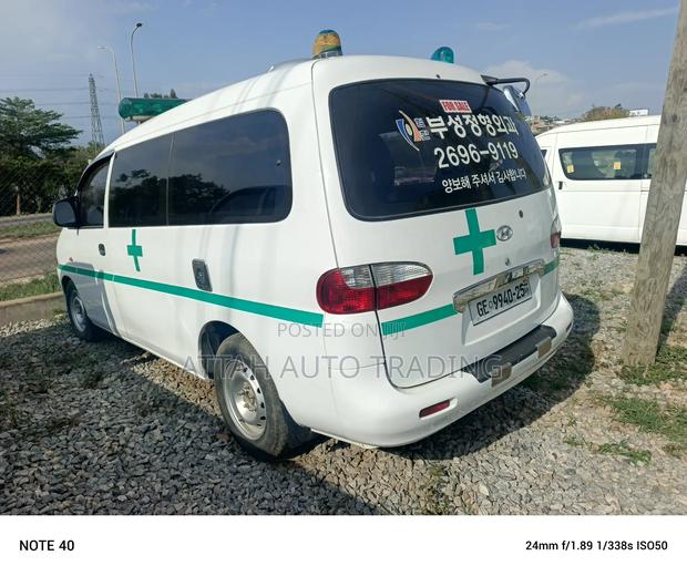 Hyundai H-100 2001 White · Photo 8