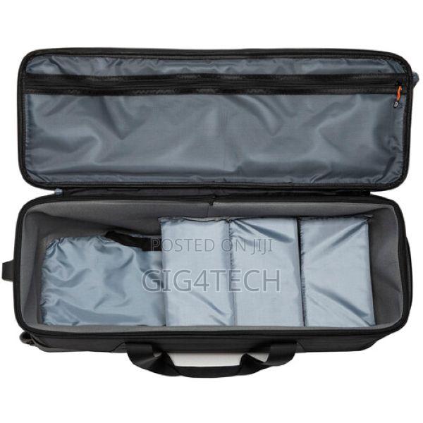 Godox Cb-04 Hard Carrying Case With Wheels · Photo 2