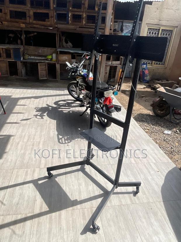 Luxcraft Movable Media Tower 55–100” · Photo 1