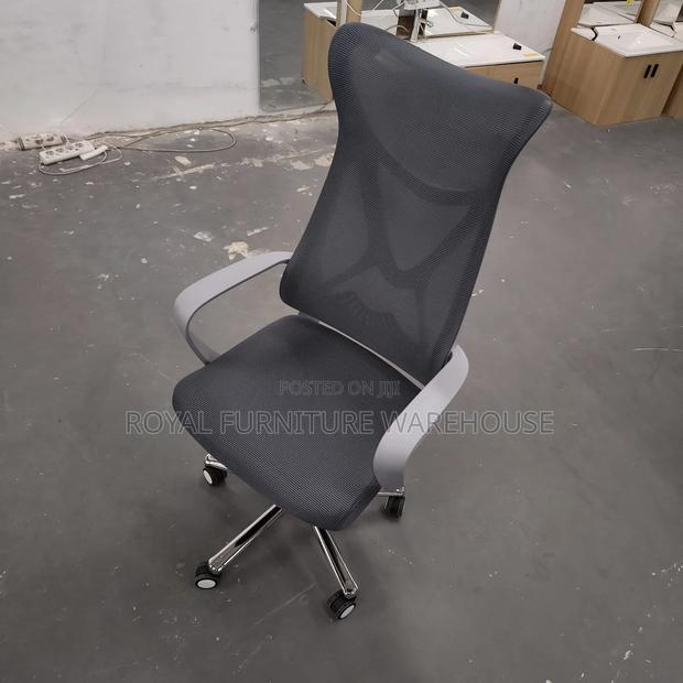 High Back Swivel Office Chair · Photo 1
