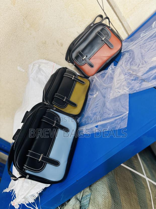 Top Quality Pure Leather Unisex Side Bag With Shoulder Strap. · Photo 2
