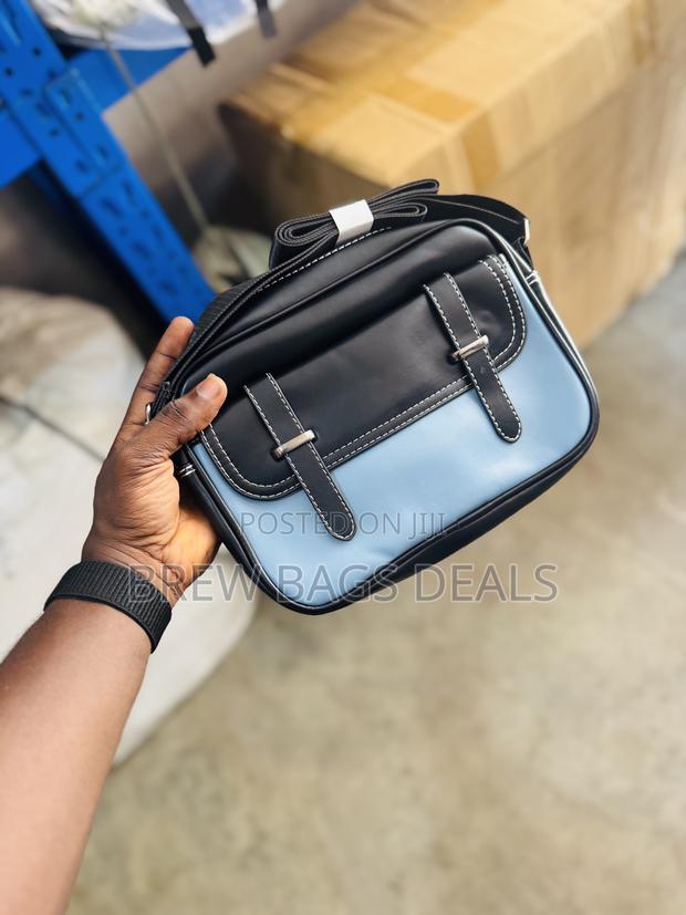 Top Quality Pure Leather Unisex Side Bag With Shoulder Strap. · Photo 4
