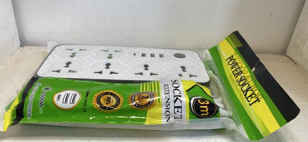 6 Way Multi Extension Board With Usb Port · Photo 3